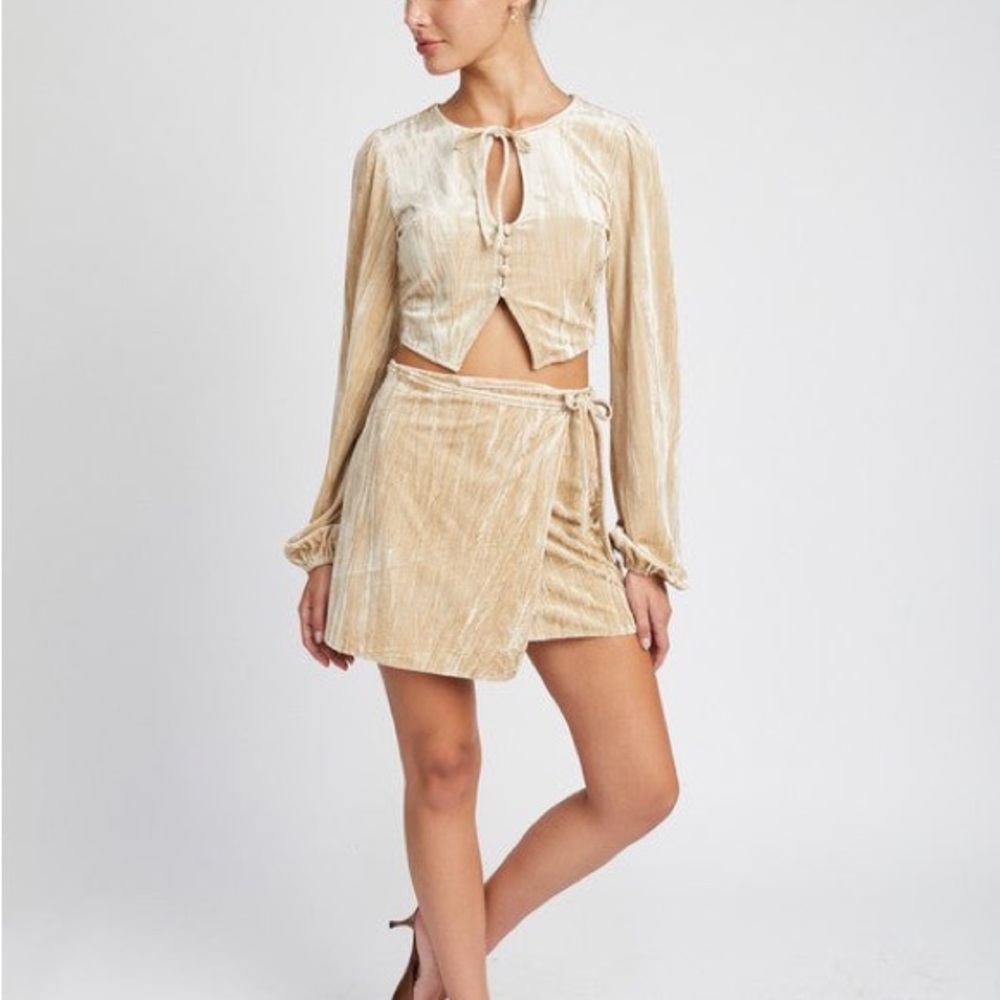 Emory Park Keyhole Velvet Crop Top